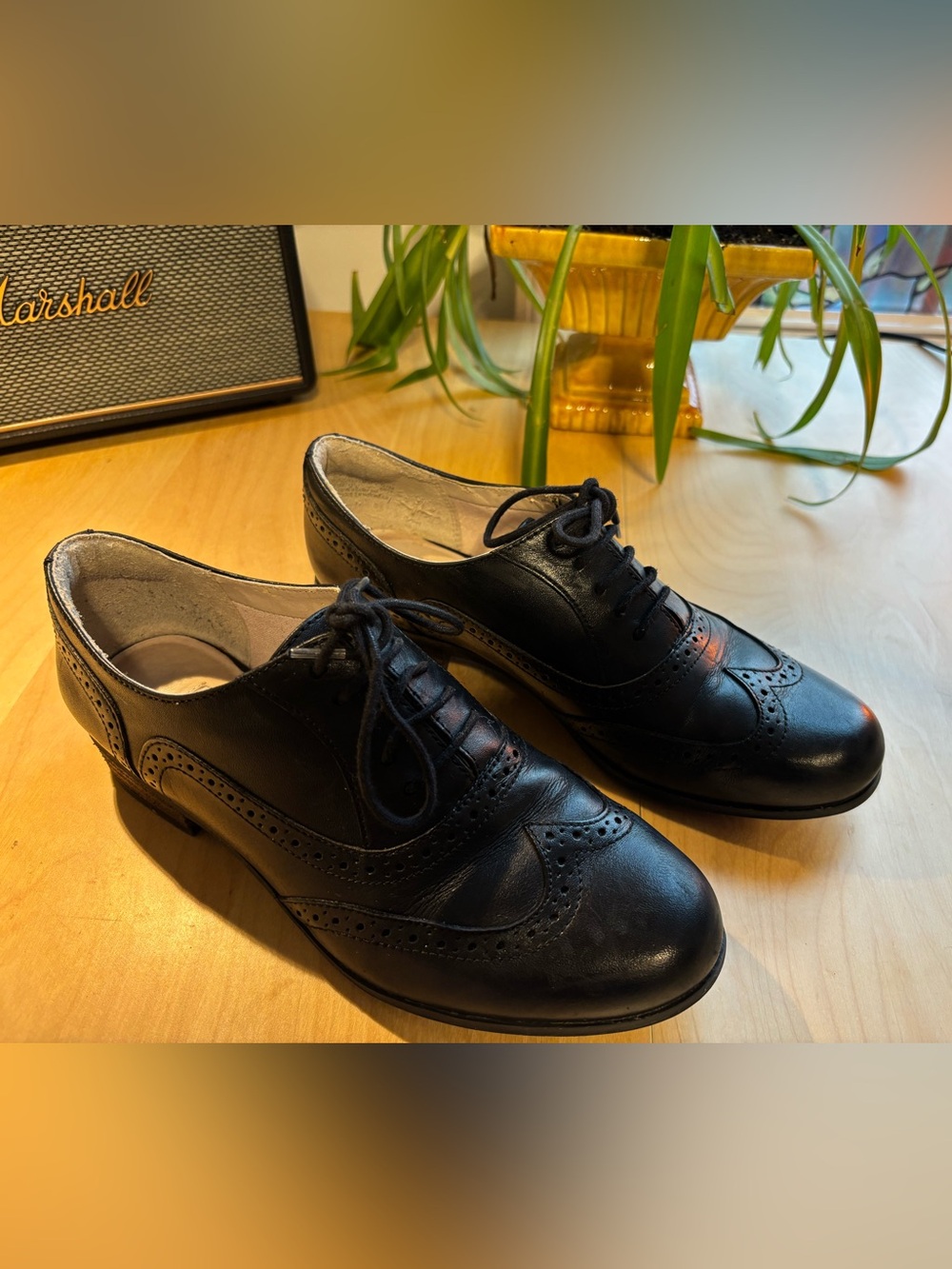 Classic Women’s Black Leather Wingtip Oxfords 7.5